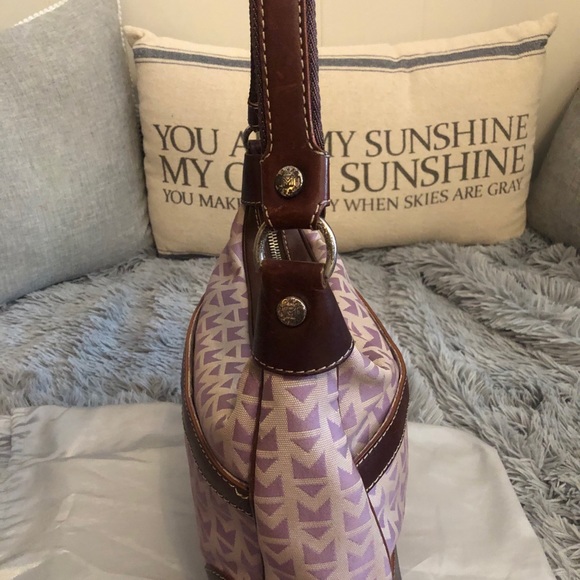 Michael Kors Lilac logo purse. - Picture 2 of 7